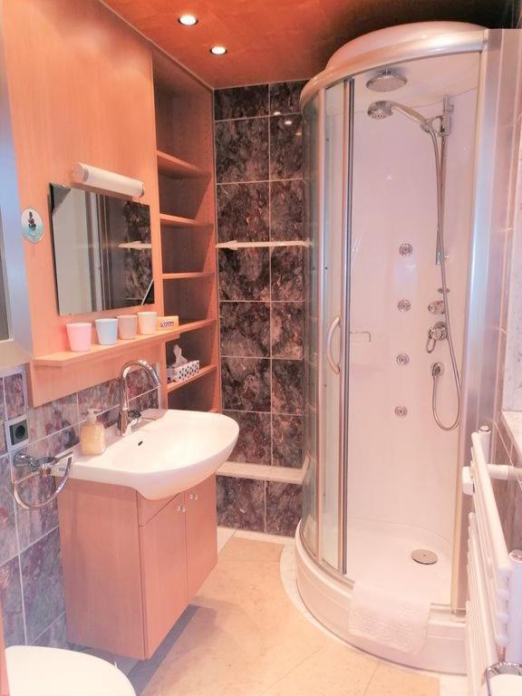 Top Ferienwohnung Mit Tiefgaragenstellplatz, Auch Fuer Laengere Aufenthalte Sasbachwalden Luaran gambar